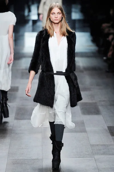 Look 3
